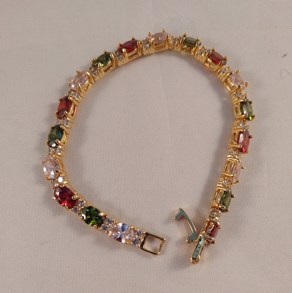NWOT Gold and crystal bracelet - Picture 2 of 3